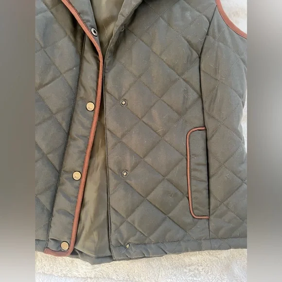 G.H. Bass & Co Hunter Green Quilted Vest - Picture 4 of 9